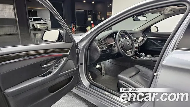 BMW 5 серии 2016 thumb 10