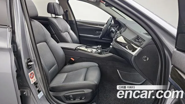 BMW 5 серии 2016 thumb 3