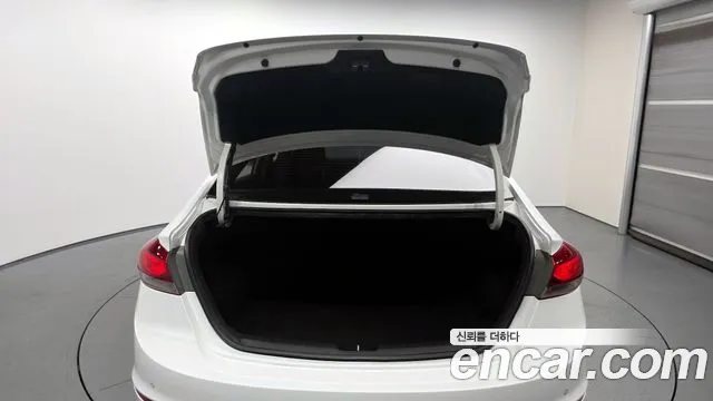 Hyundai Avante 2017 thumb 4