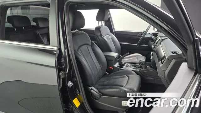 KGM Rexton 2019 thumb 8