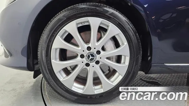 Mercedes-Benz E-Class 2019 thumb 9