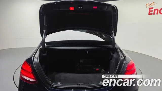 Mercedes-Benz E-Class 2019 thumb 11