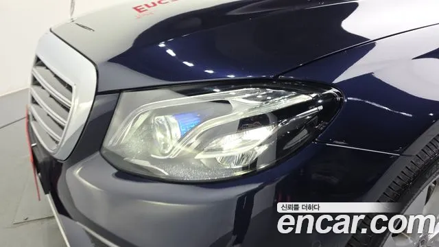 Mercedes-Benz E-Class 2019 thumb 12