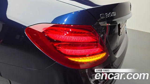 Mercedes-Benz E-Class 2019 thumb 10