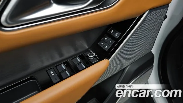 Land Rover Range Rover Velar 2021 thumb 2