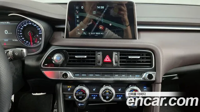 Genesis G70 2020 thumb 10