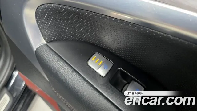 Genesis G70 2020 thumb 4