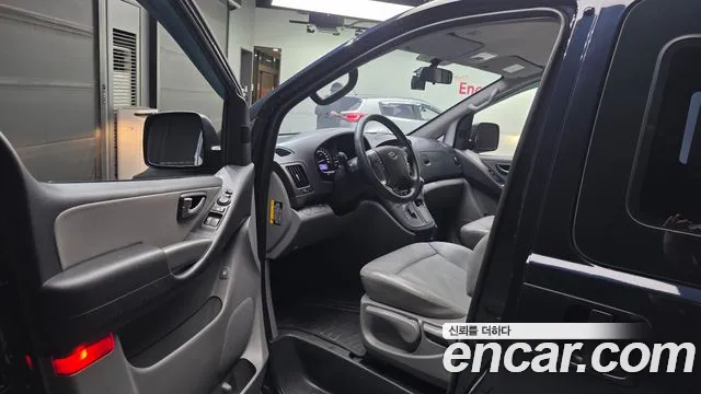 Hyundai Staria 2021 thumb 10