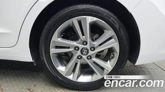 Hyundai AD 2017 thumb 10