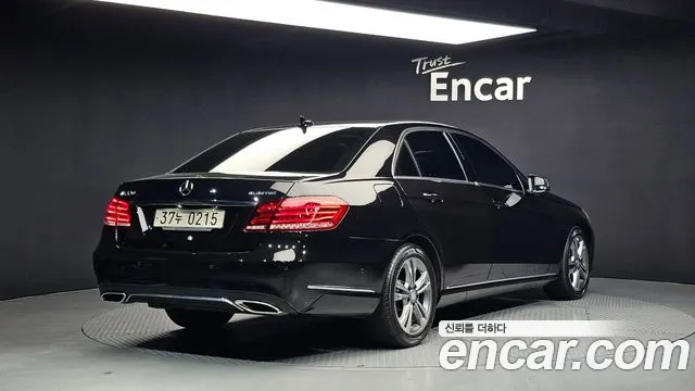Mercedes-Benz E-Class 2016 thumb 12