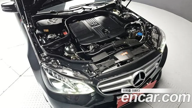 Mercedes-Benz E-Class 2016 thumb 8