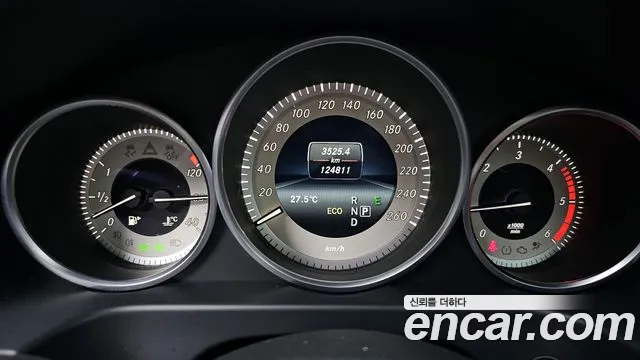 Mercedes-Benz E-Class 2016 thumb 9