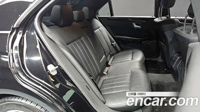 Mercedes-Benz E-Class 2016 thumb 7
