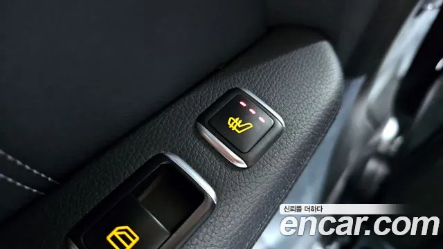 Mercedes-Benz E-Class 2016 thumb 4