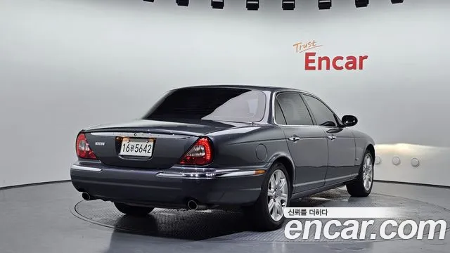 Jaguar XJ-8 2006 thumb 7