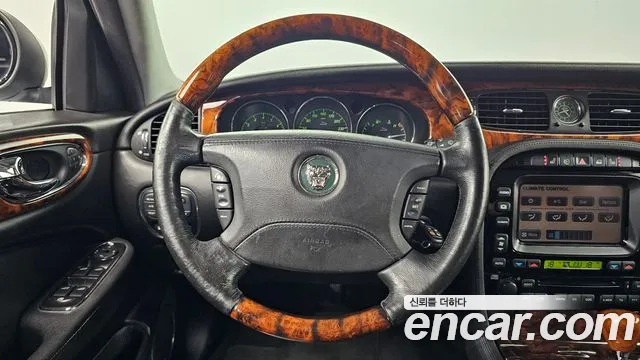 Jaguar XJ-8 2006 thumb 12