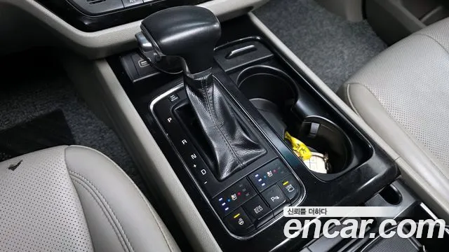 Kia Carnival 2017 thumb 3