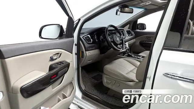 Kia Carnival 2017 thumb 11