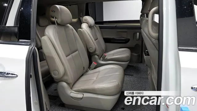 Kia Carnival 2017 thumb 8