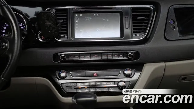 Kia Carnival 2017 thumb 7