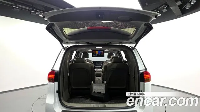 Kia Carnival 2017 thumb 2