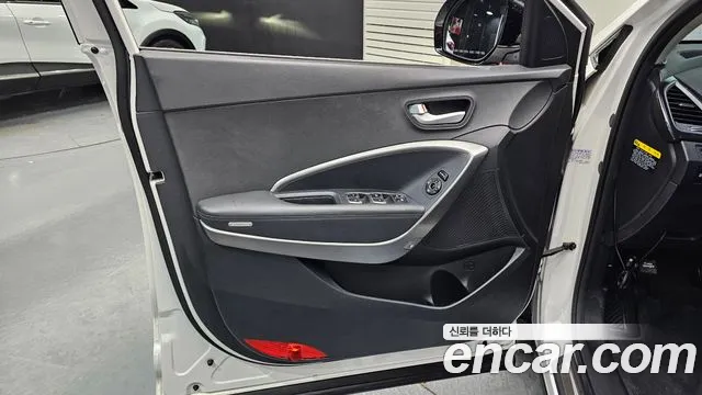 Hyundai Санта Фе 2015 thumb 8
