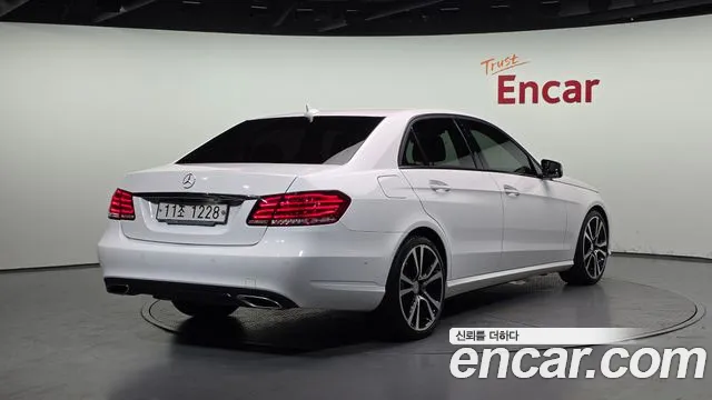 Mercedes-Benz E-Class 2015 thumb 9