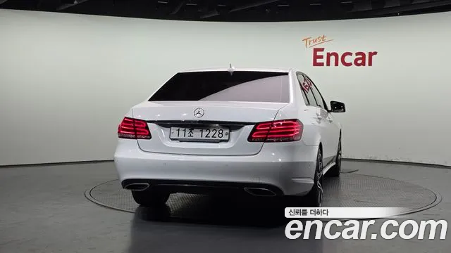 Mercedes-Benz E-Class 2015 thumb 12