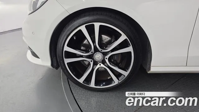 Mercedes-Benz E-Class 2015 thumb 3