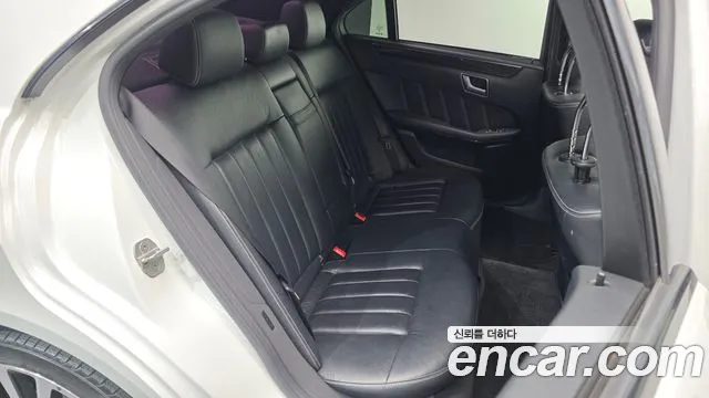 Mercedes-Benz E-Class 2015 thumb 11