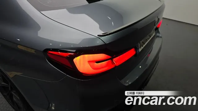 BMW 5 серии 2018 thumb 4
