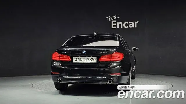 BMW 5 серии 2018 thumb 11
