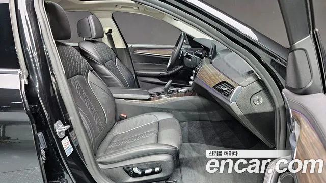 BMW 5 серии 2018 thumb 4