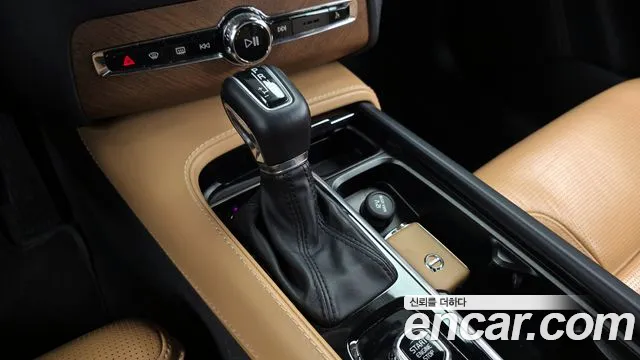 Volvo XC90 2019 thumb 10