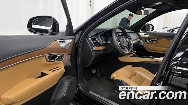 Volvo XC90 2019 thumb 11