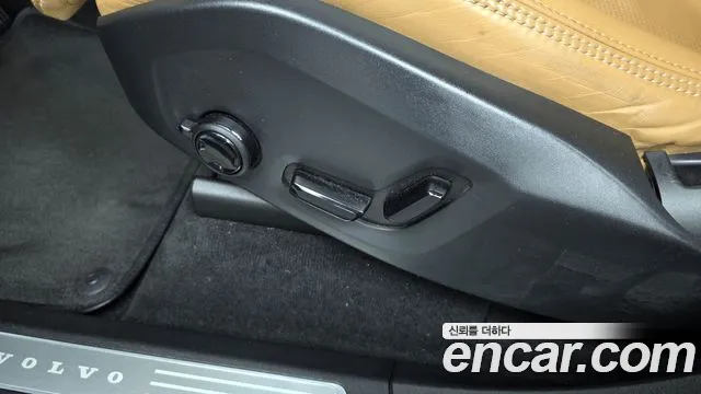Volvo XC90 2019 thumb 8