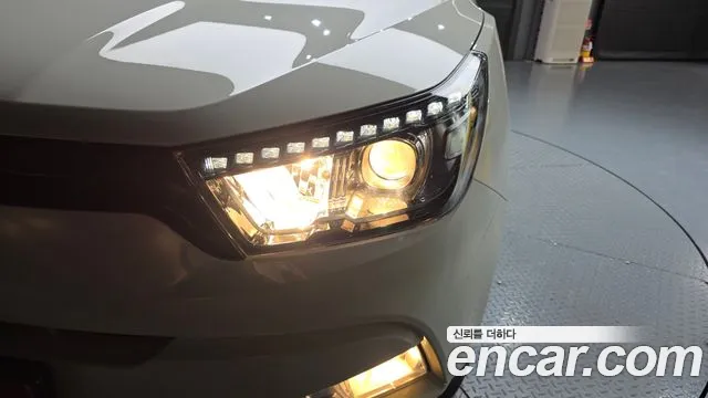 KGM Tivoli 2015 thumb 11