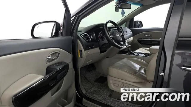 Kia Carnival 2018 thumb 12
