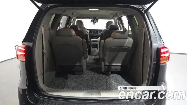 Kia Carnival 2018 thumb 3