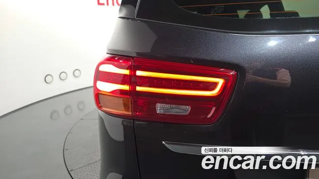 Kia Carnival 2018 thumb 10