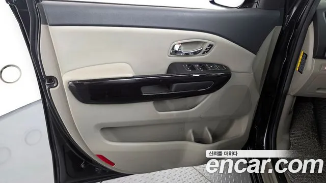 Kia Carnival 2018 thumb 8