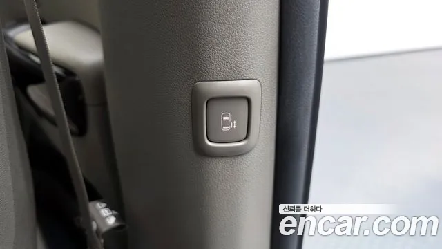 Kia Carnival 2018 thumb 5