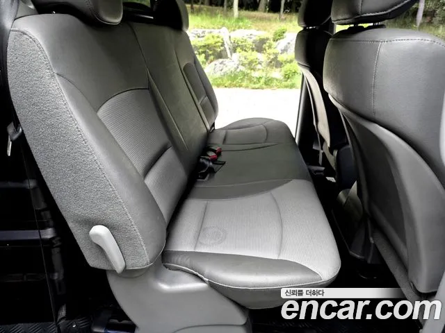 Hyundai Staria 2011 thumb 6