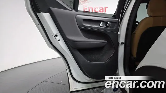 Volvo XC40 2021 thumb 11
