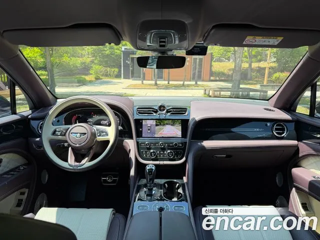 Bentley Bentayga 2024 thumb 12