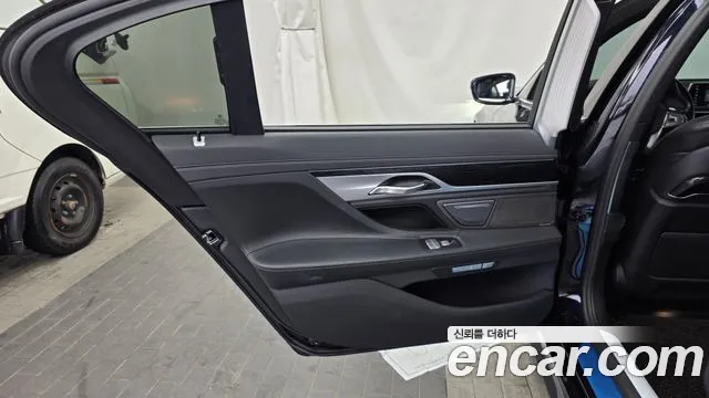BMW 7 серии 2017 thumb 10