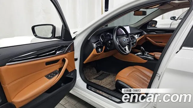 BMW 5 серии 2017 thumb 6