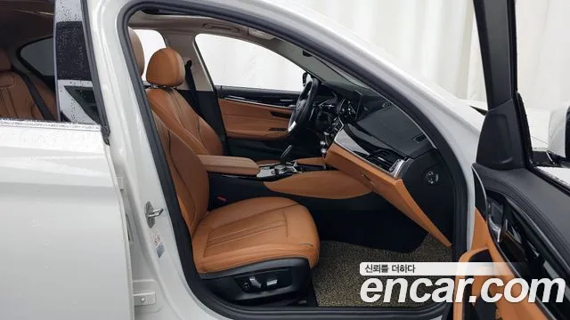 BMW 5 серии 2017 thumb 4