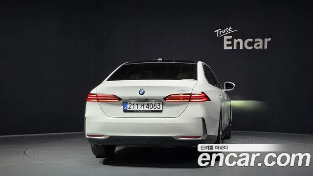 BMW 5 серии 2025 thumb 10