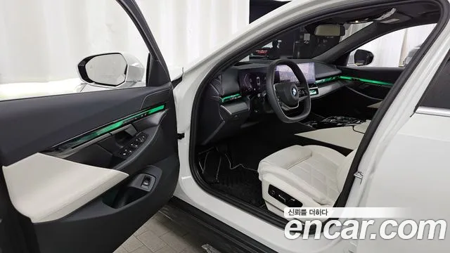 BMW 5 серии 2025 thumb 4